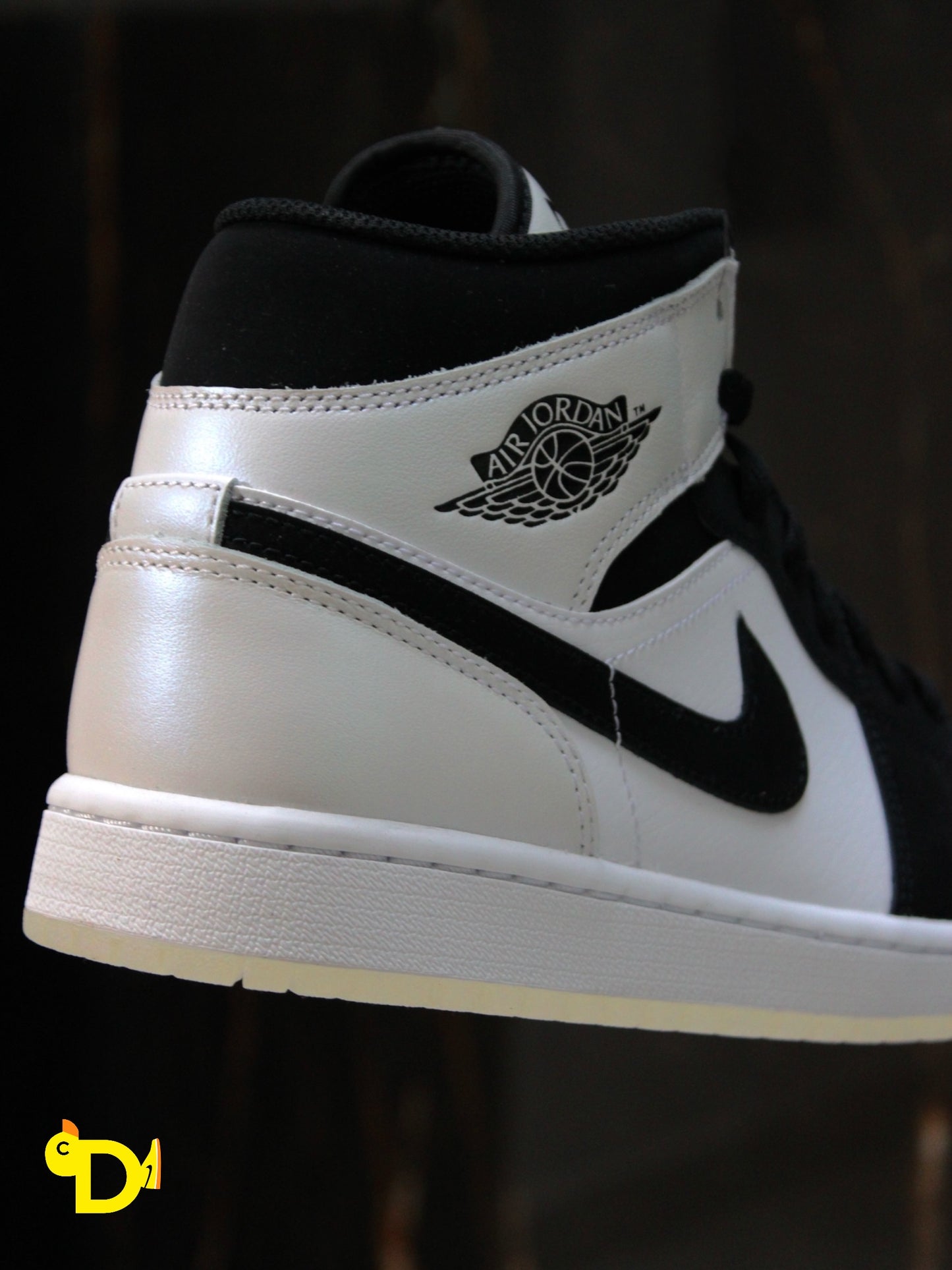 Jordan 1 Mid SE "Diamond"