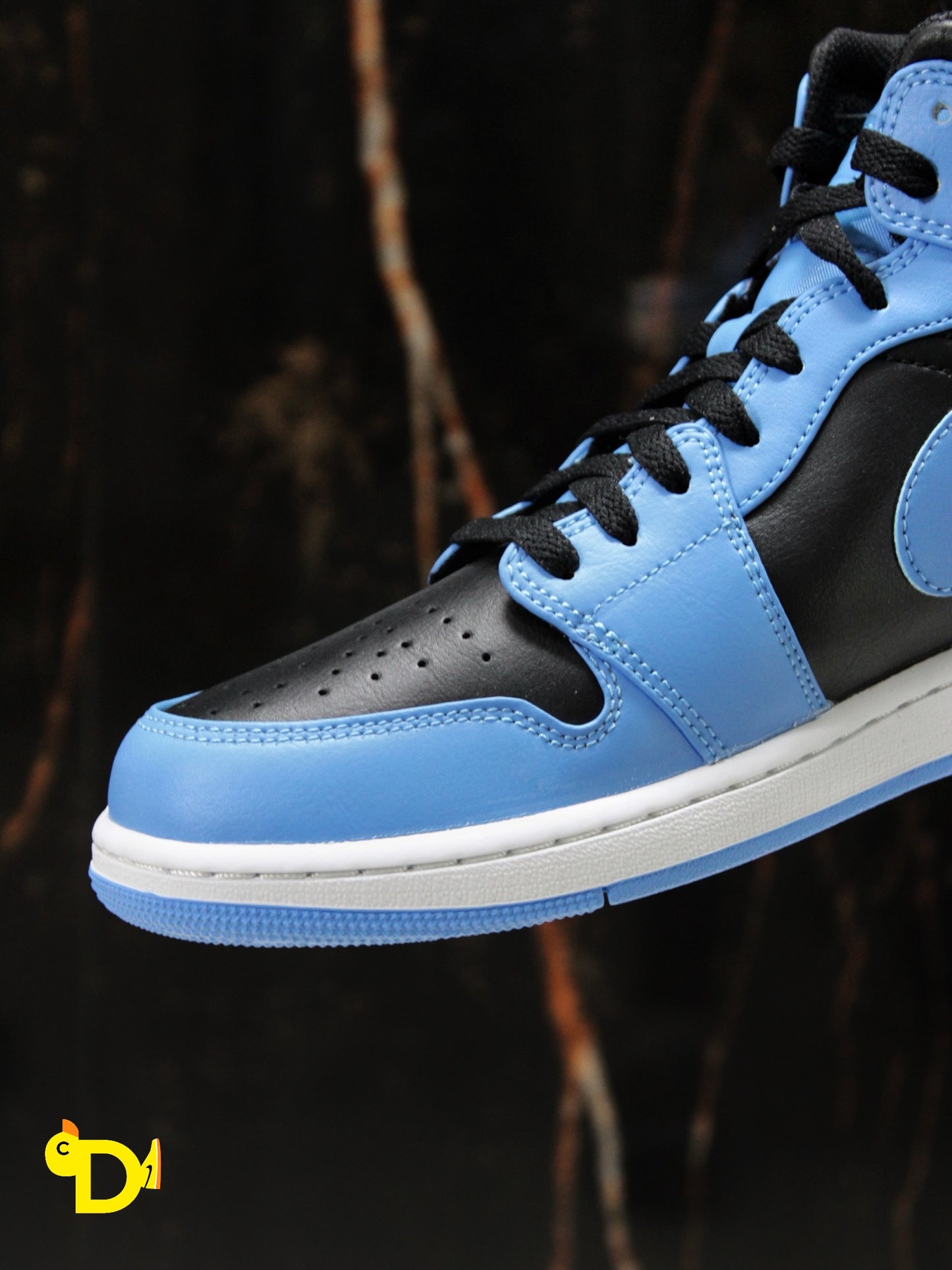 Jordan 1 Mid "University Blue"