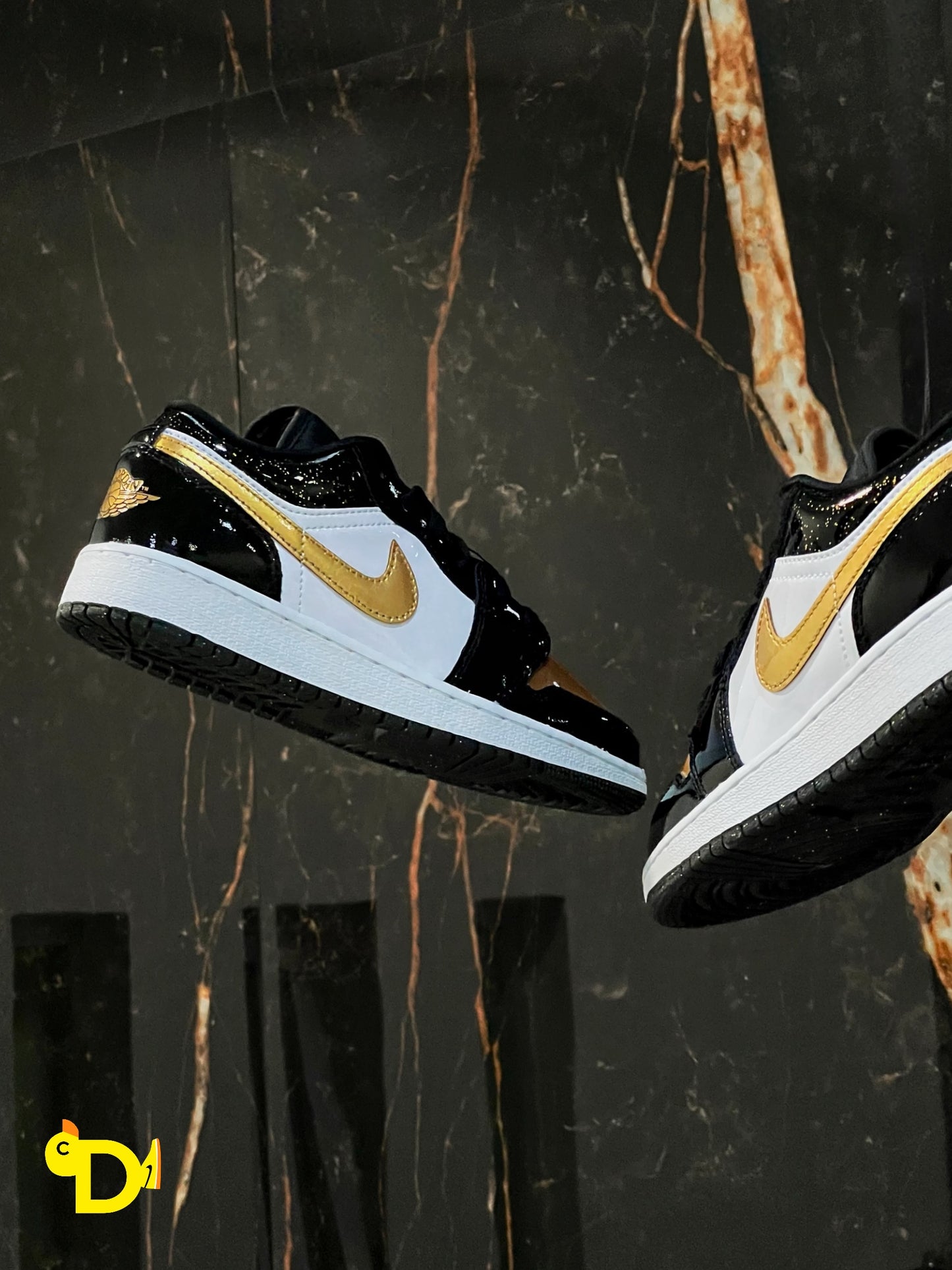 Jordan 1 Low SE "Gold Toe" (GS)
