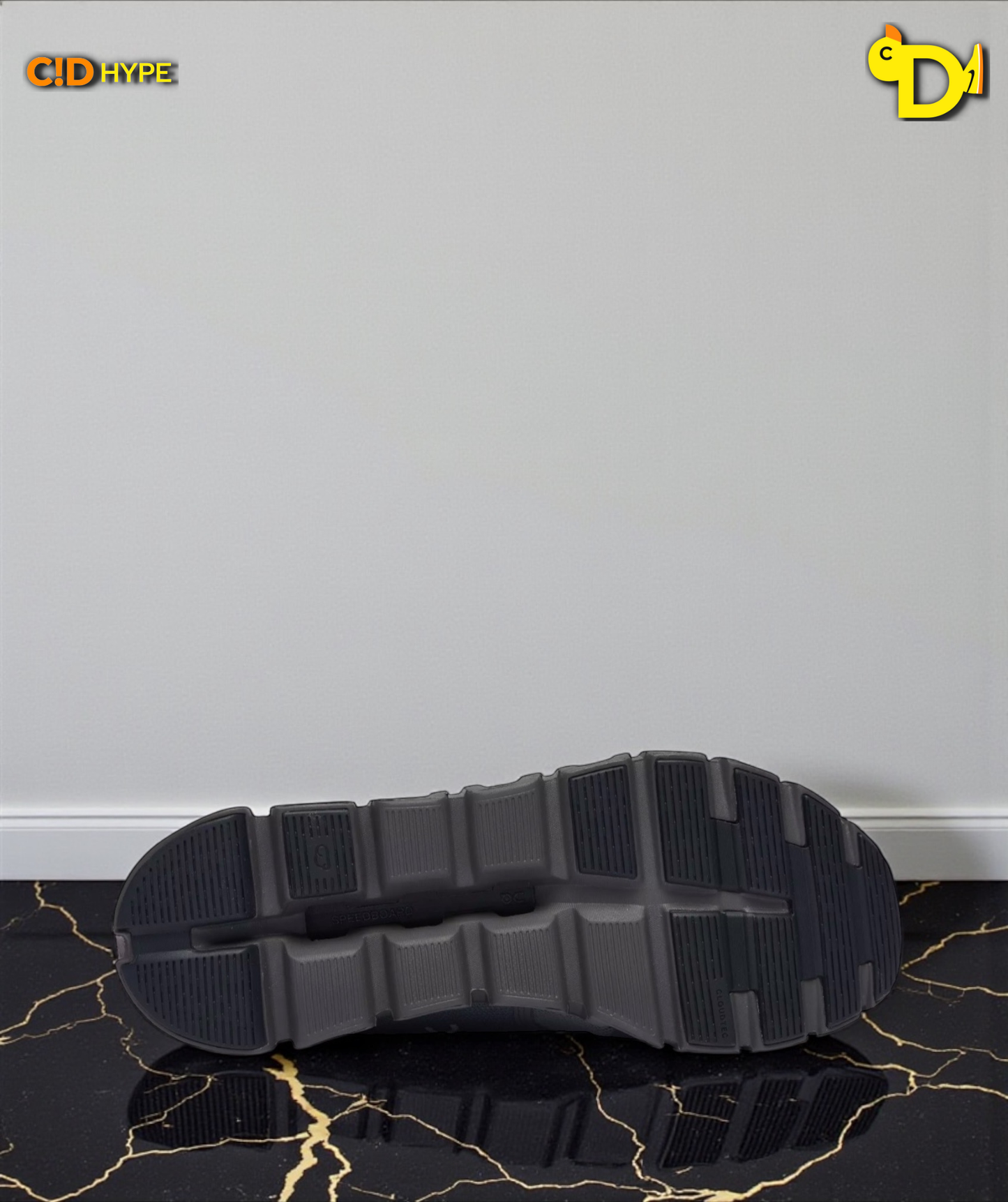 On Cloud 6 "Black/Black"