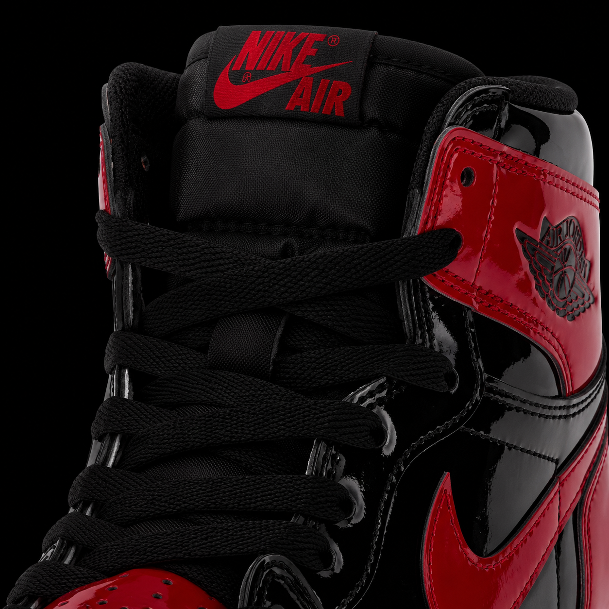 Air Jordan 1 High OG Patent Bred, detalle de agujetas — Crazy!Duck Hype
