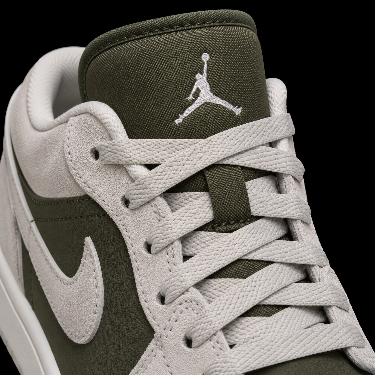 Air Jordan 1 Low SE Medium Olive, detalle de agujetas — Crazy!Duck Hype