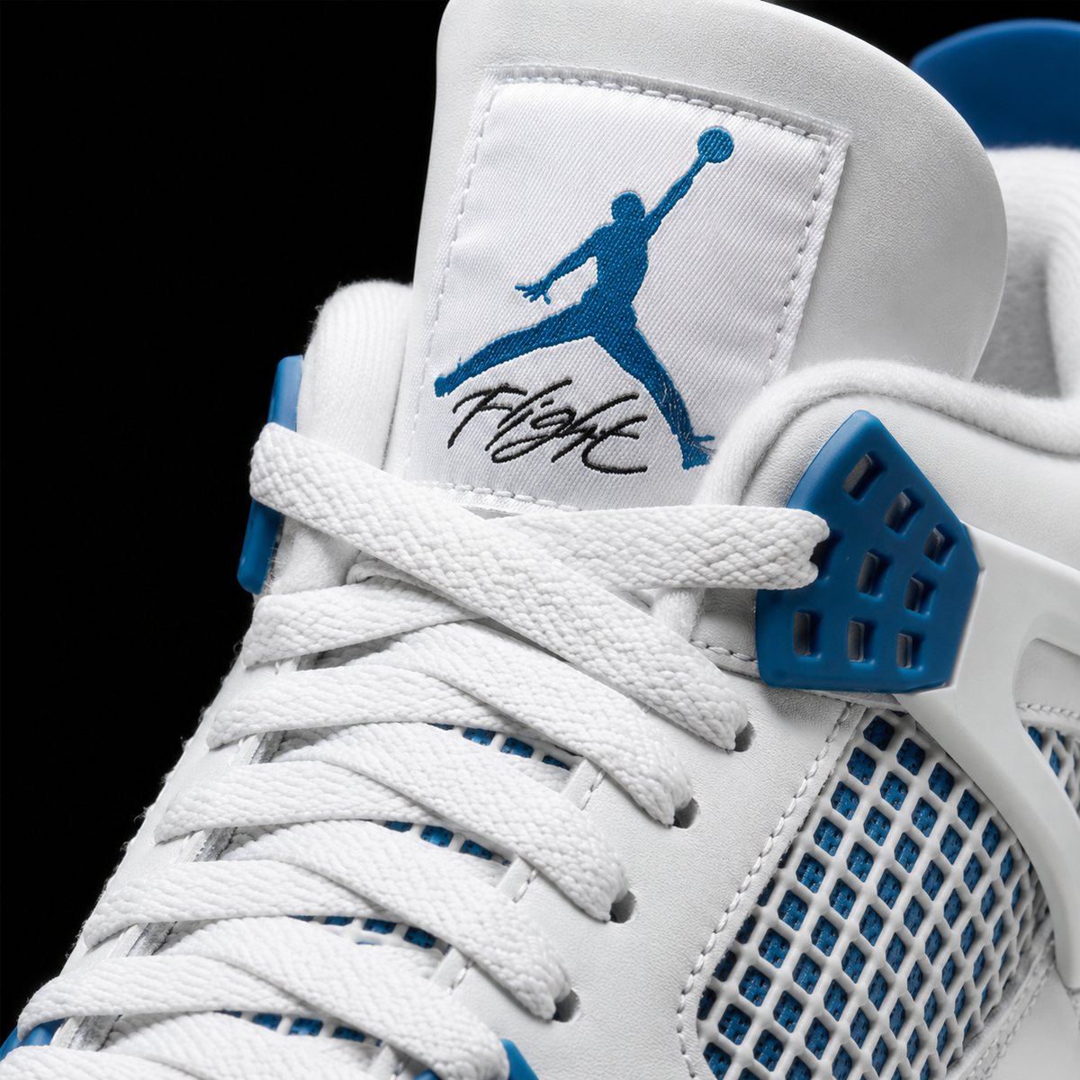 Air Jordan 4 Retro Military Blue, detalle de agujetas — Crazy!Duck Hype