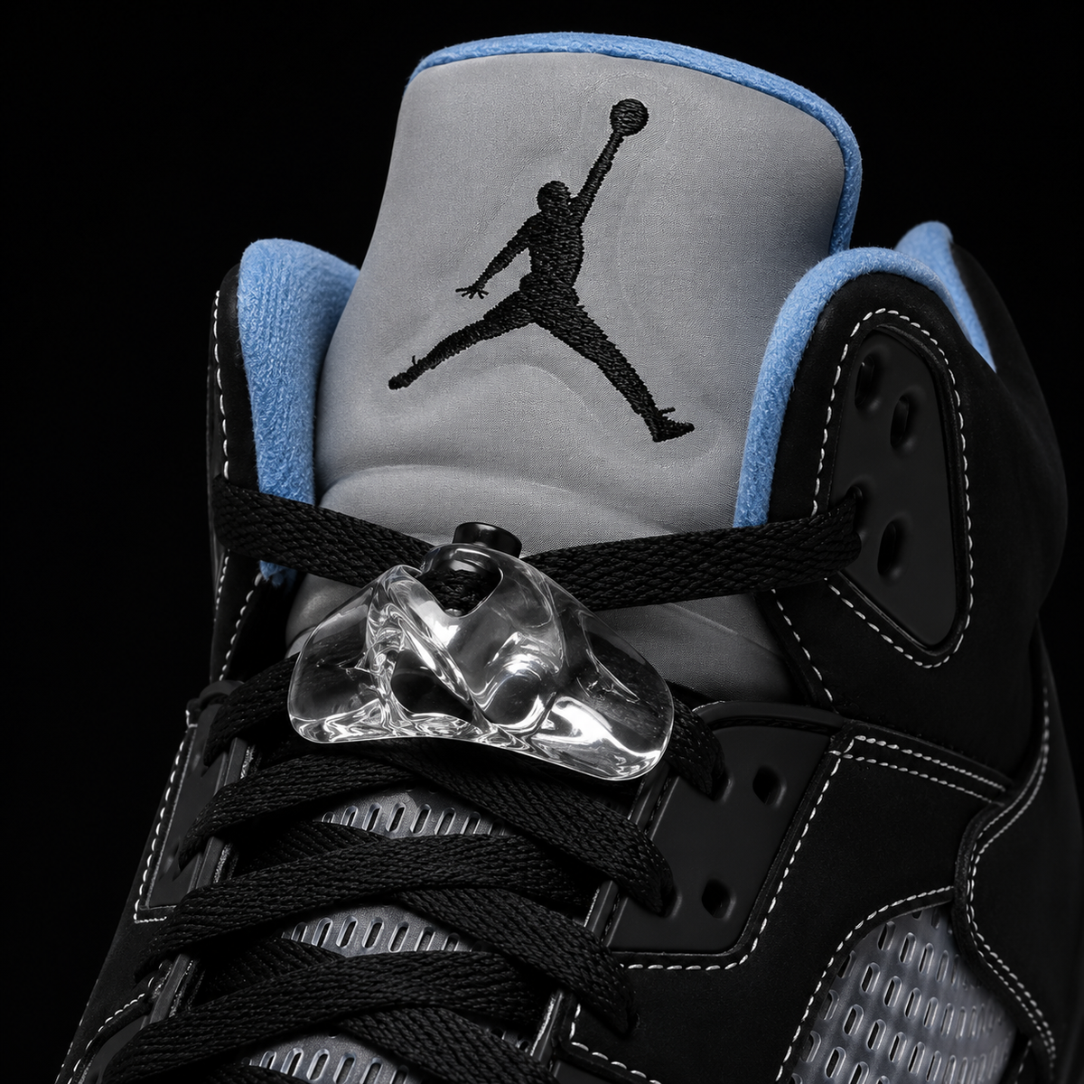 Air Jordan 5 Retro Black University Blue, detalle de agujetas — Crazy!Duck Hype
