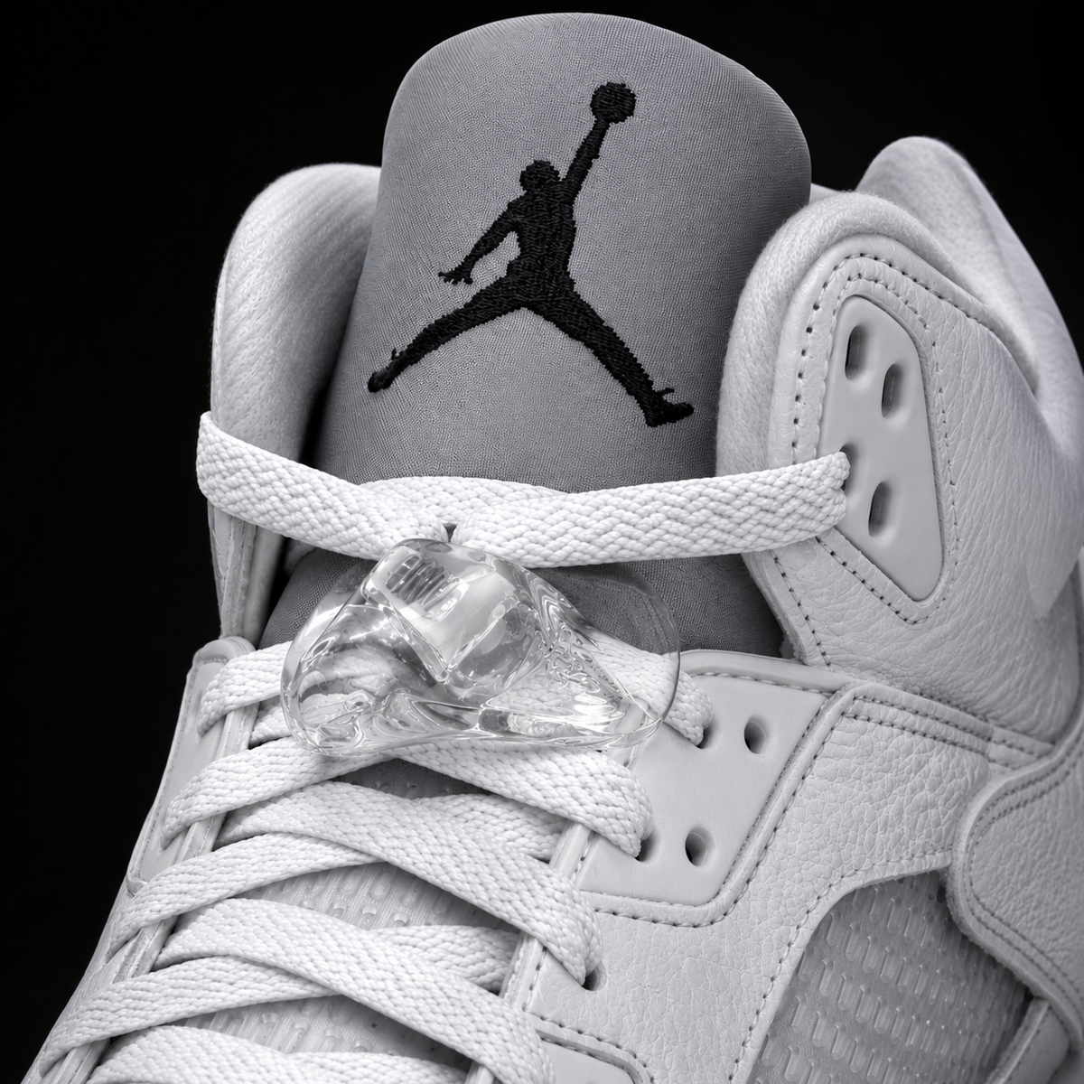 Air Jordan 5 Retro White Metallic Silver, detalle de agujetas — Crazy!Duck Hype