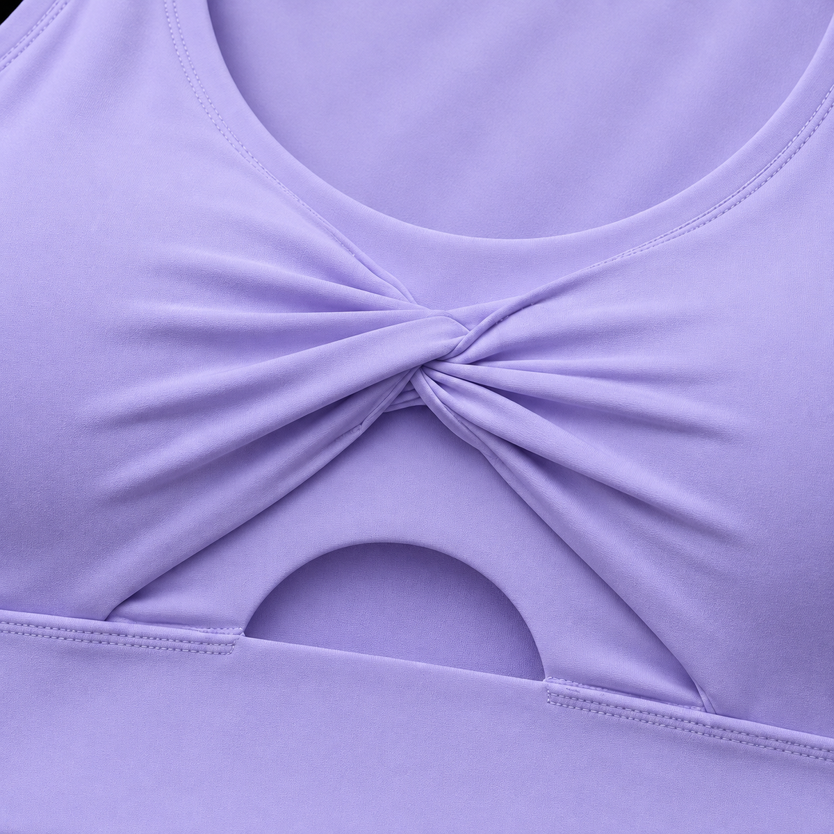 Gymshark Twist Front Sports Bra Pace Purple, detalle de logo y material — Crazy!Duck Hype