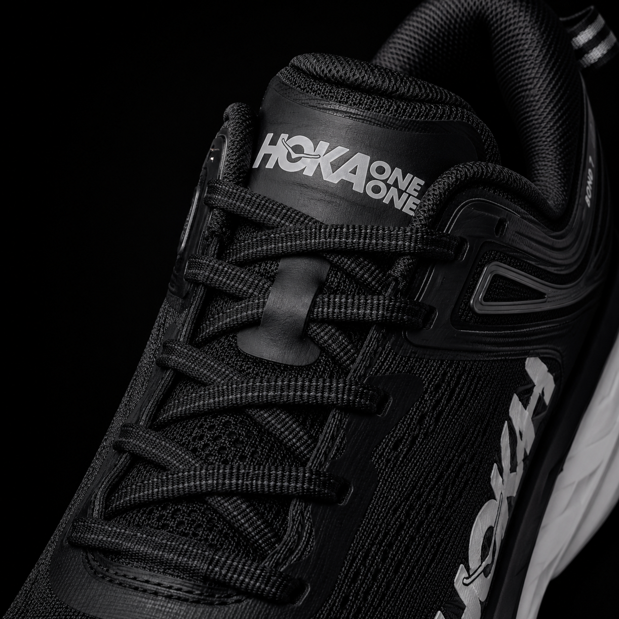 Hoka Bondi 7 White Black, detalle de agujetas — Crazy!Duck Hype