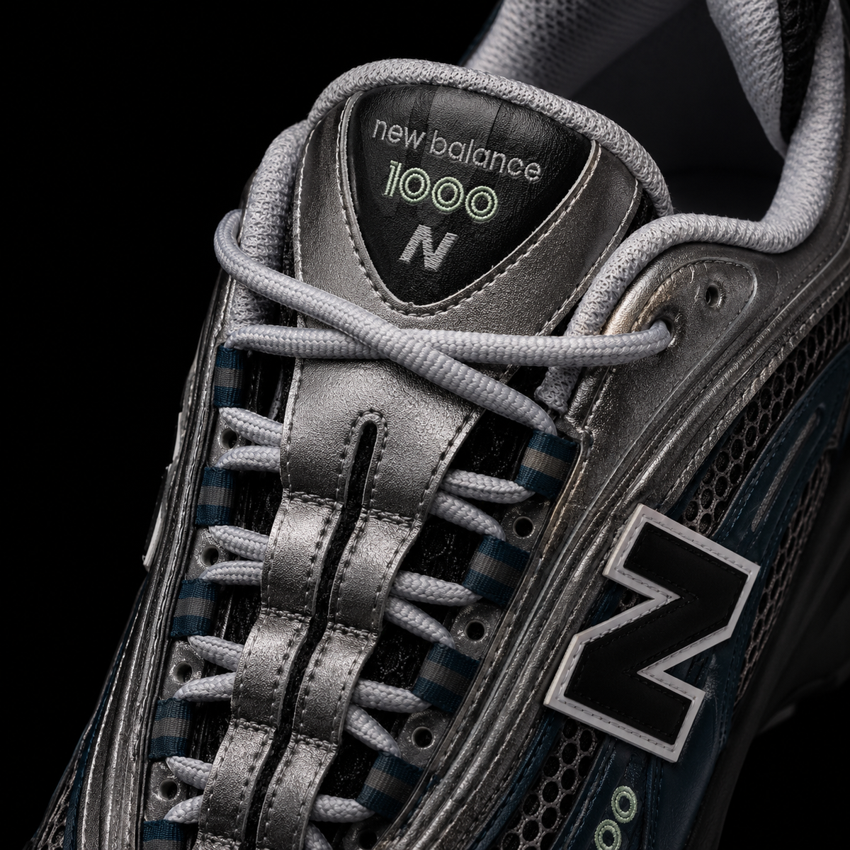 New Balance 1000 Deep Ocean Metallic Silver, detalle de agujetas — Crazy!Duck Hype