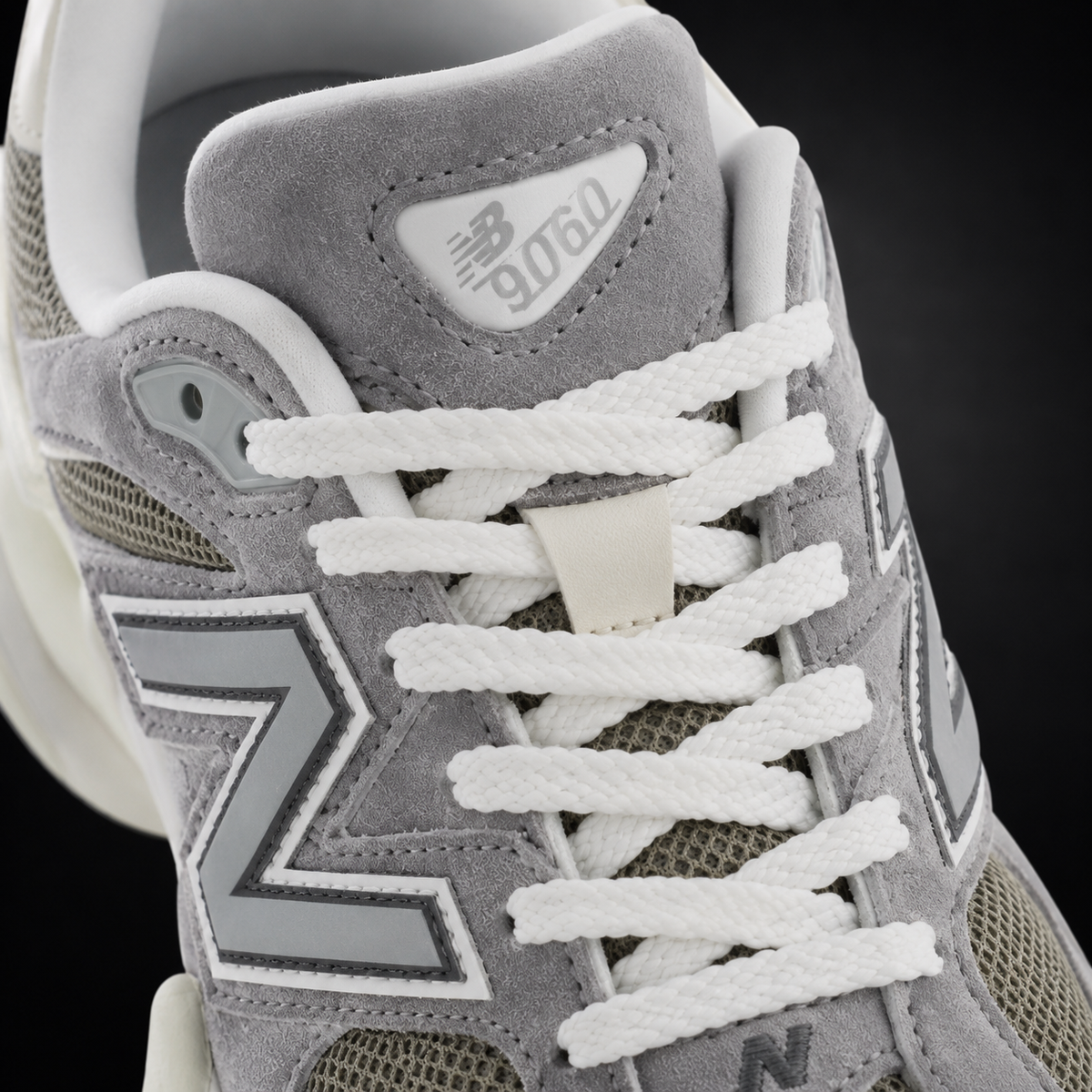 New Balance 9060 Slate Grey Arid Stone, detalle de agujetas — Crazy!Duck Hype