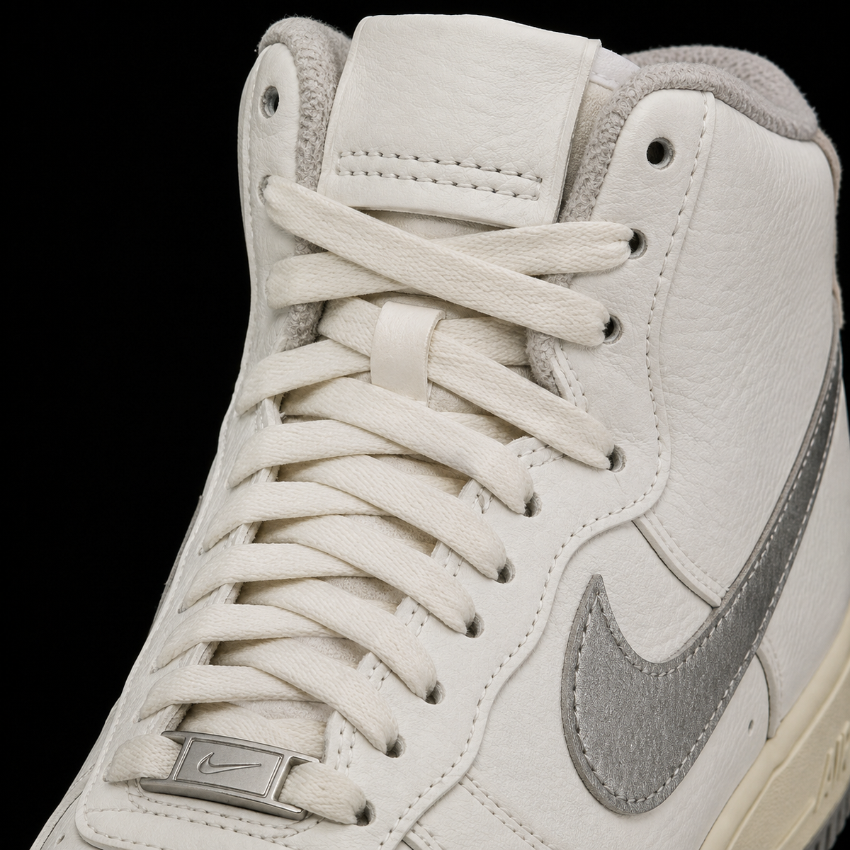 Nike Air Force 1 High '07 Summit White Light Smoke Grey, detalle de agujetas — Crazy!Duck Hype
