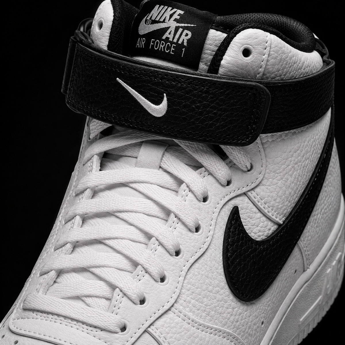 Nike Air Force 1 High '07 White Black, detalle de agujetas — Crazy!Duck Hype