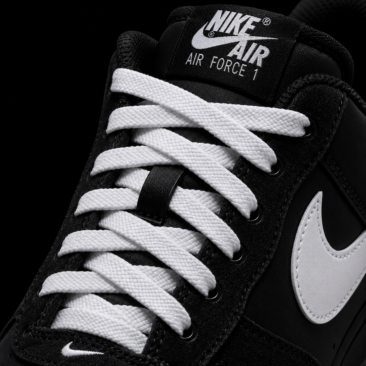 Nike Air Force 1 Low '07 Black Gum Light Brown, detalle de agujetas — Crazy!Duck Hype