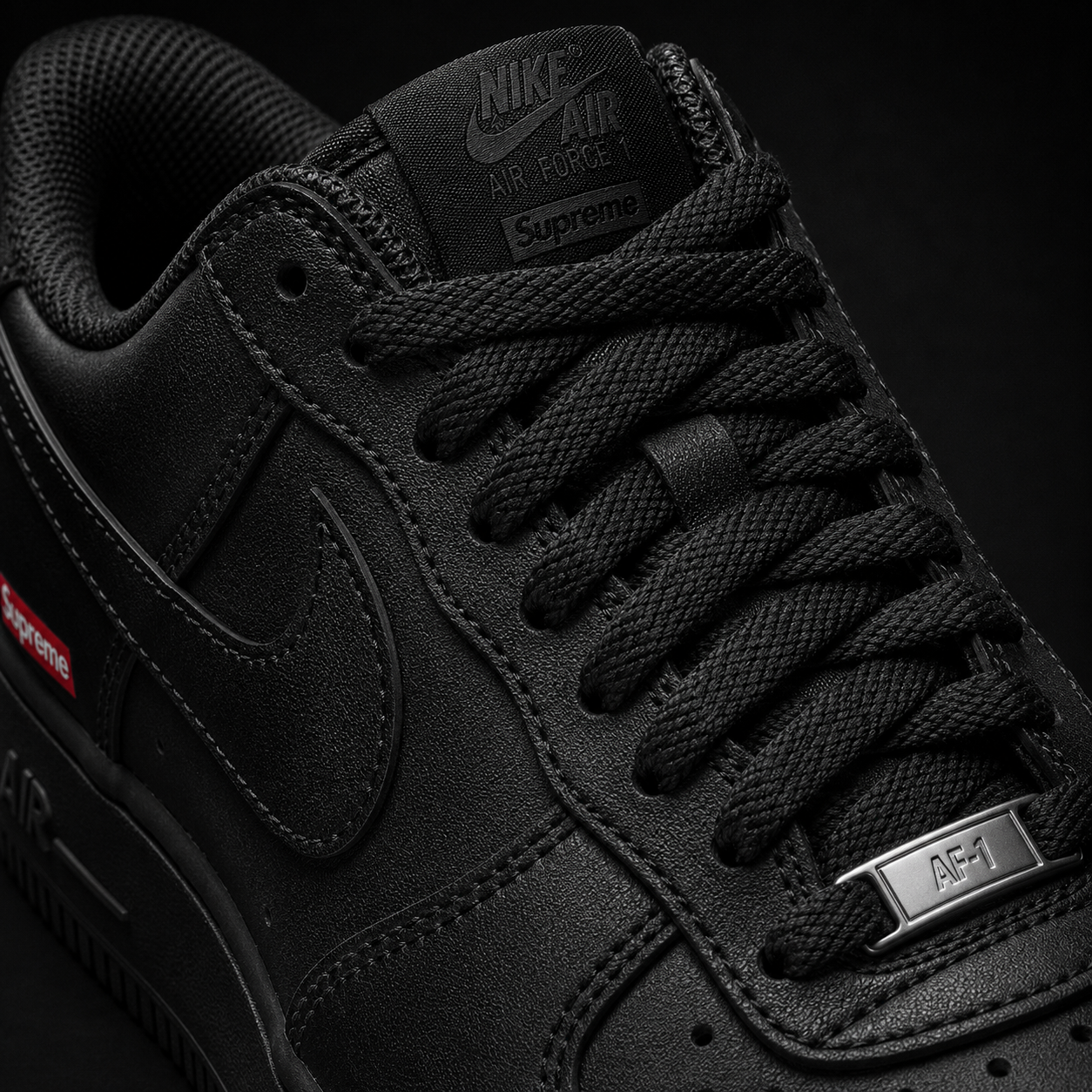 Nike Air Force 1 Low Supreme Black Black, detalle de agujetas — Crazy!Duck Hype