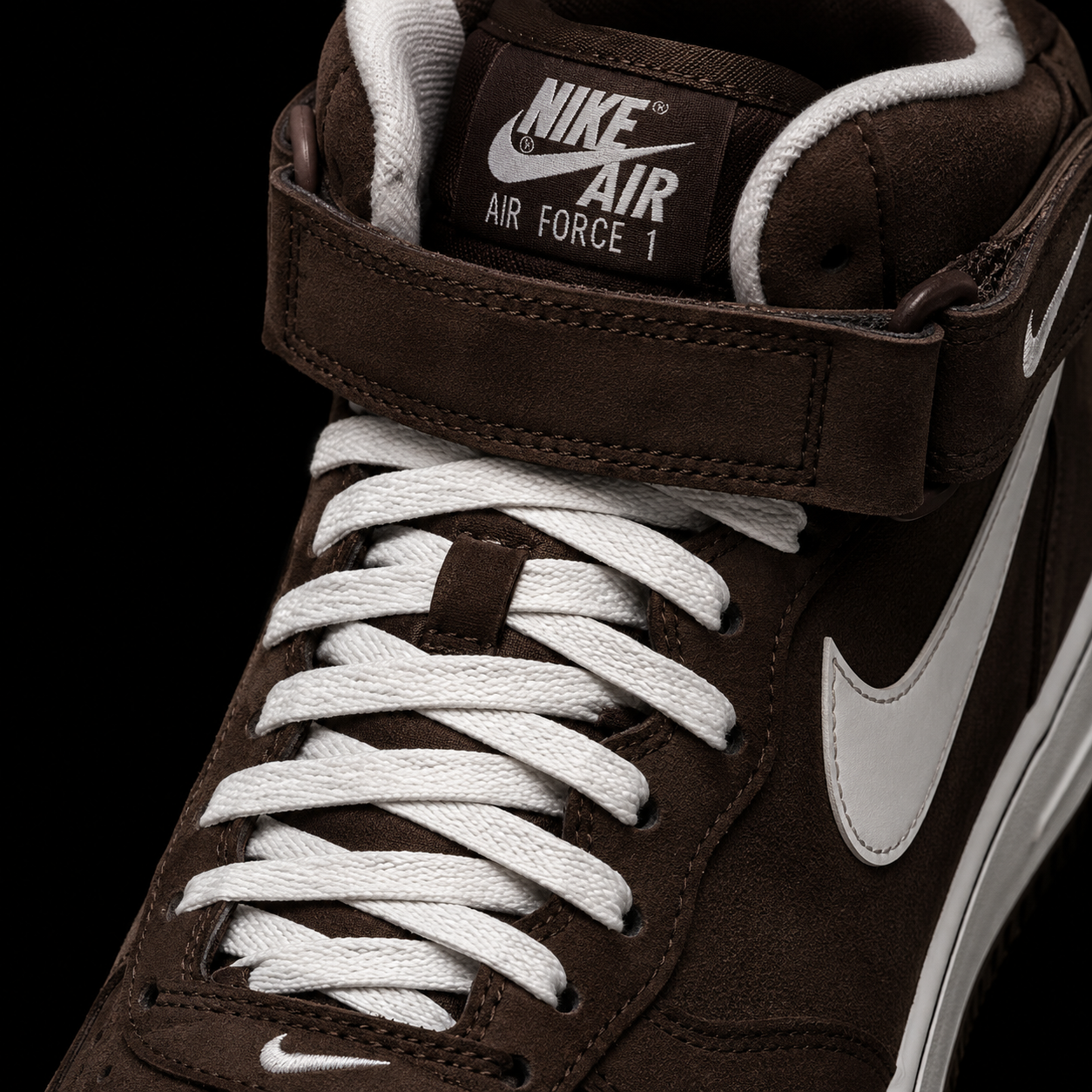 Nike Air Force 1 Mid '07 Chocolate Cream, detalle de agujetas — Crazy!Duck Hype
