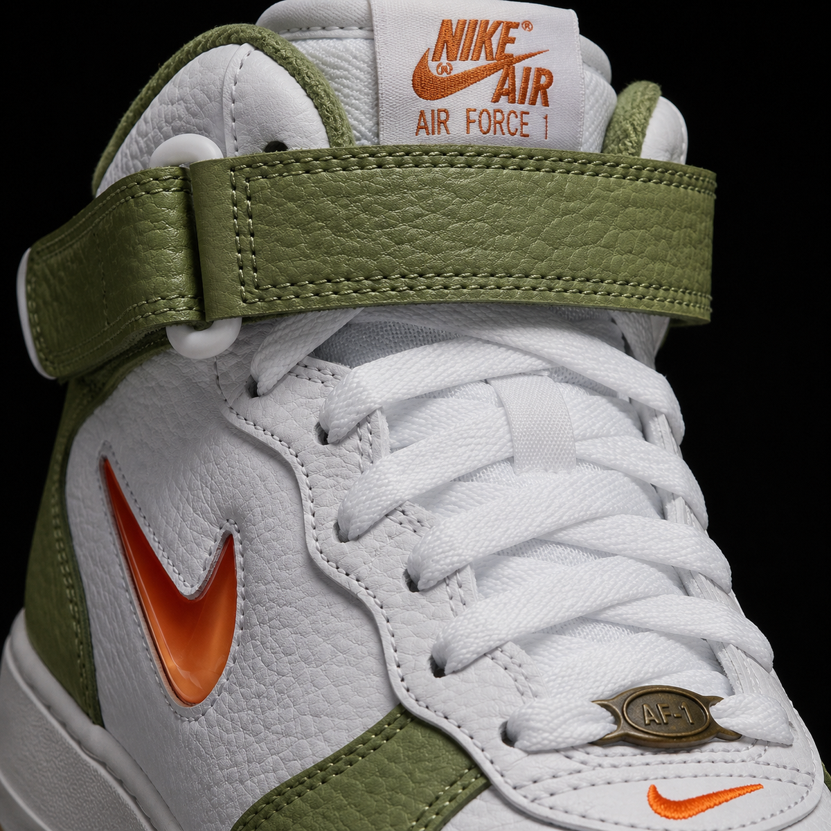 Nike Air Force 1 Mid '07 White Oil Green, detalle de agujetas — Crazy!Duck Hype