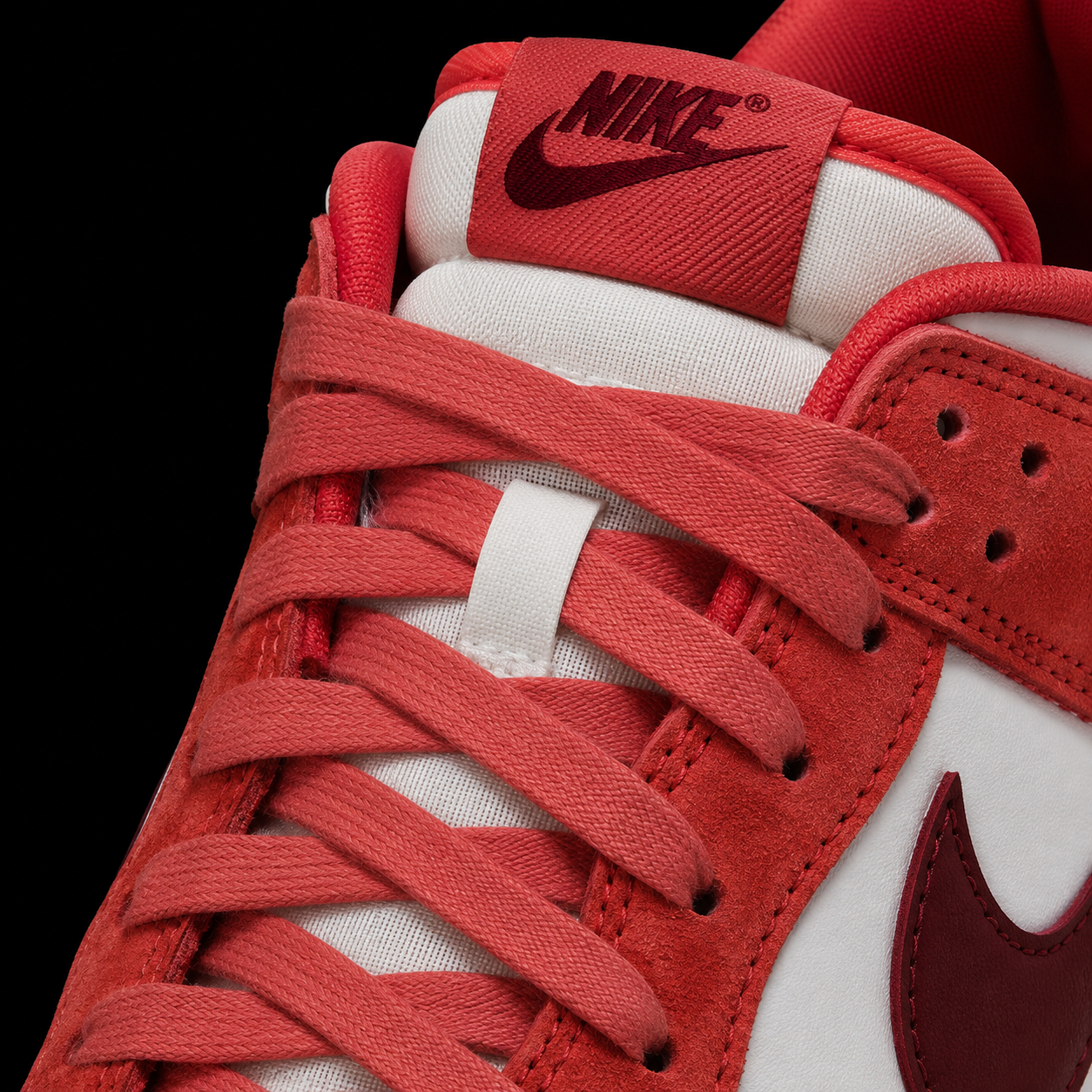 Nike Dunk Low Valentine's Day, detalle de agujetas — Crazy!Duck Hype