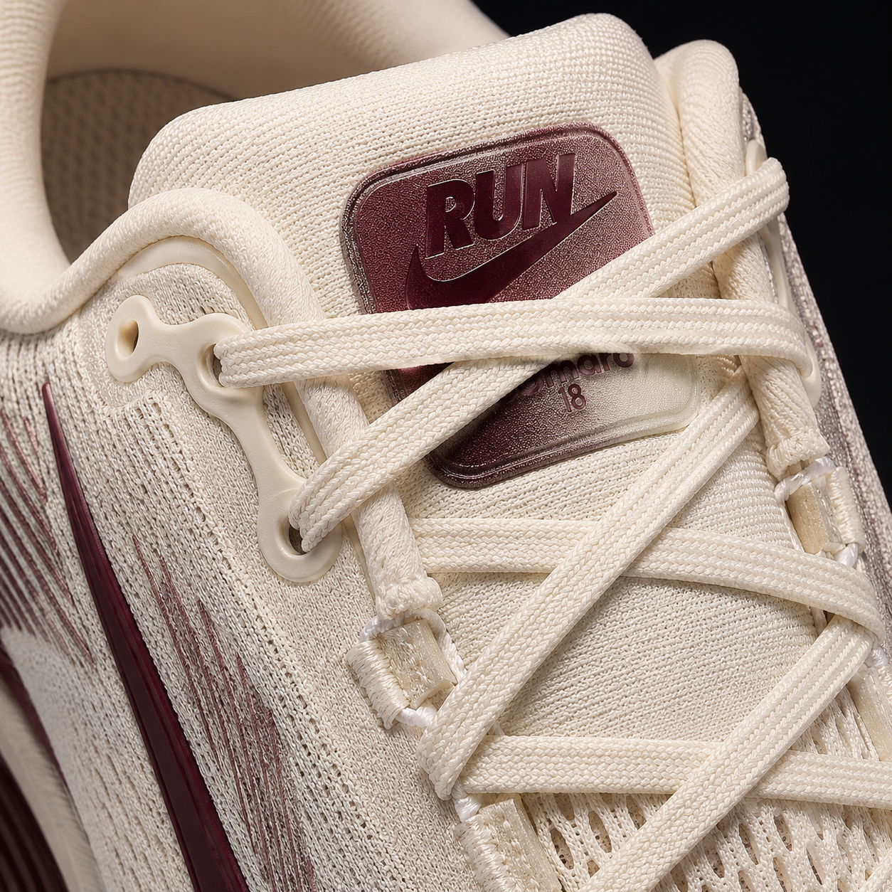 Nike Vomero 18 Ivory Dark, detalle de agujetas — Crazy!Duck Hype