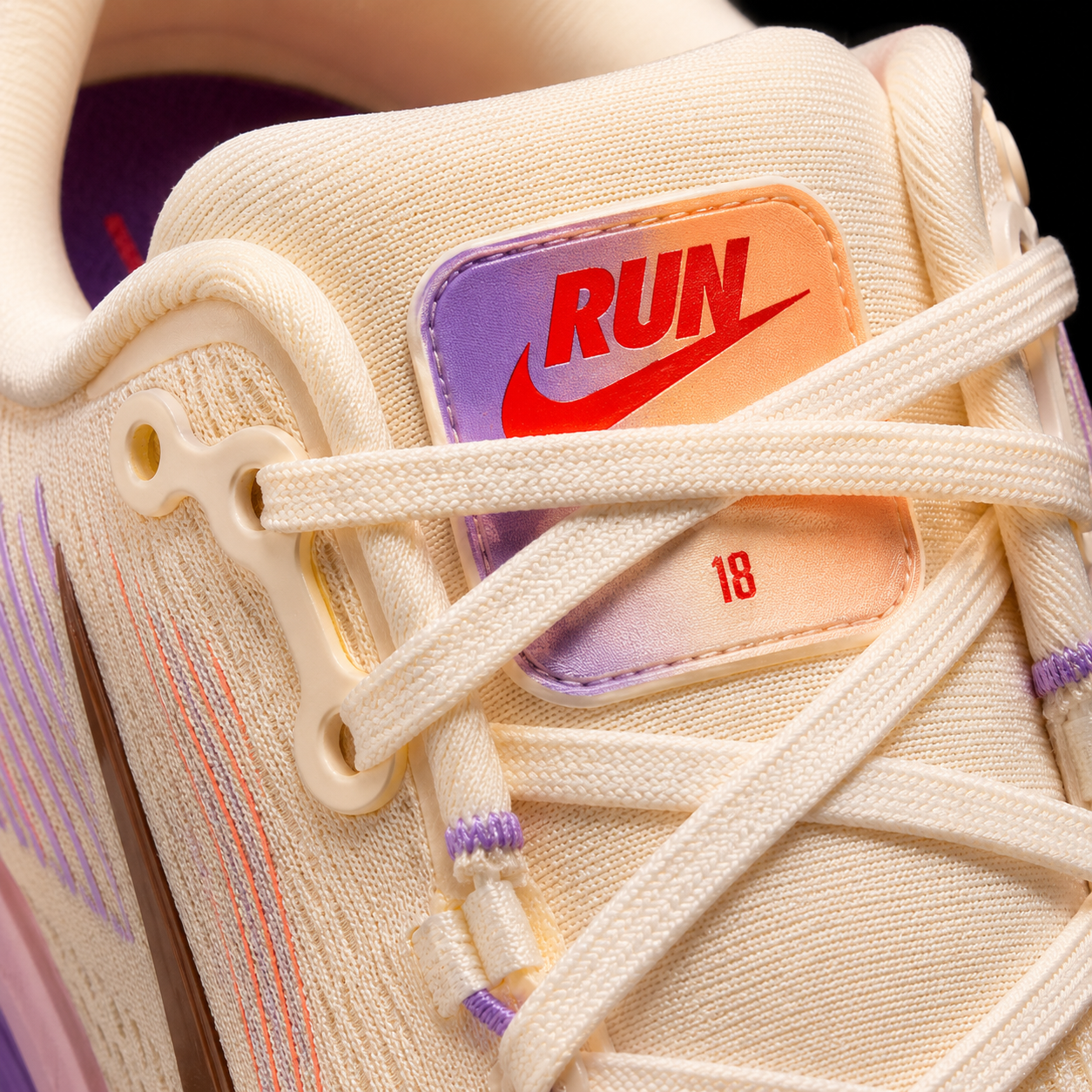 Nike Vomero 18 Pink Foam Tattoo, detalle de agujetas — Crazy!Duck Hype