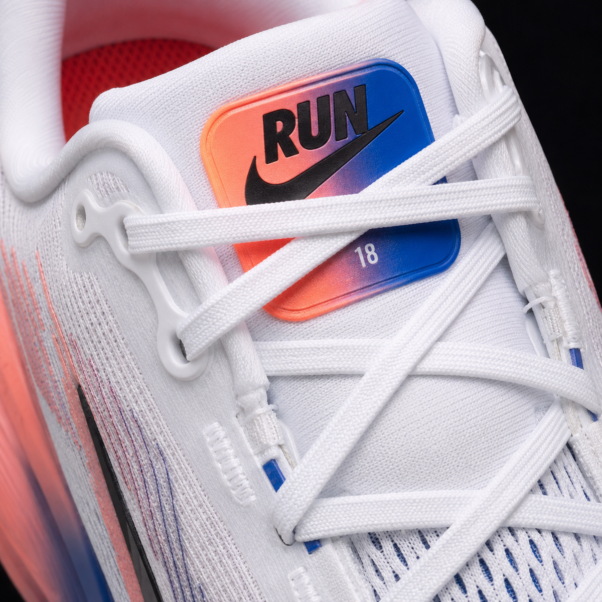 Nike Vomero 18 White Black Racer Blue, detalle de agujetas — Crazy!Duck Hype