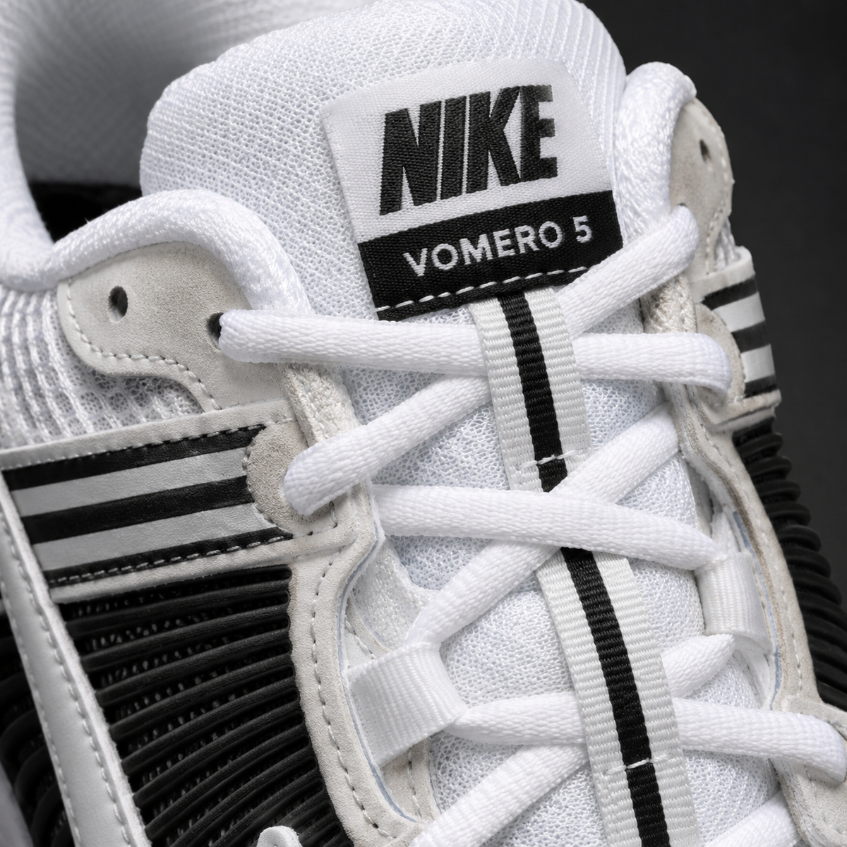 Nike Vomero 5 Black White Platinum, detalle de agujetas — Crazy!Duck Hype