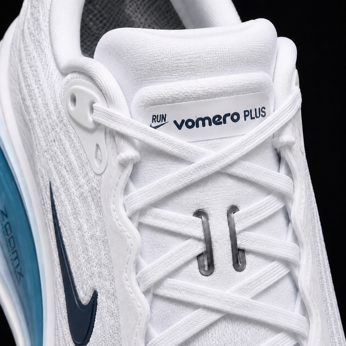 Nike Vomero Plus Blue White Gray, detalle de agujetas — Crazy!Duck Hype