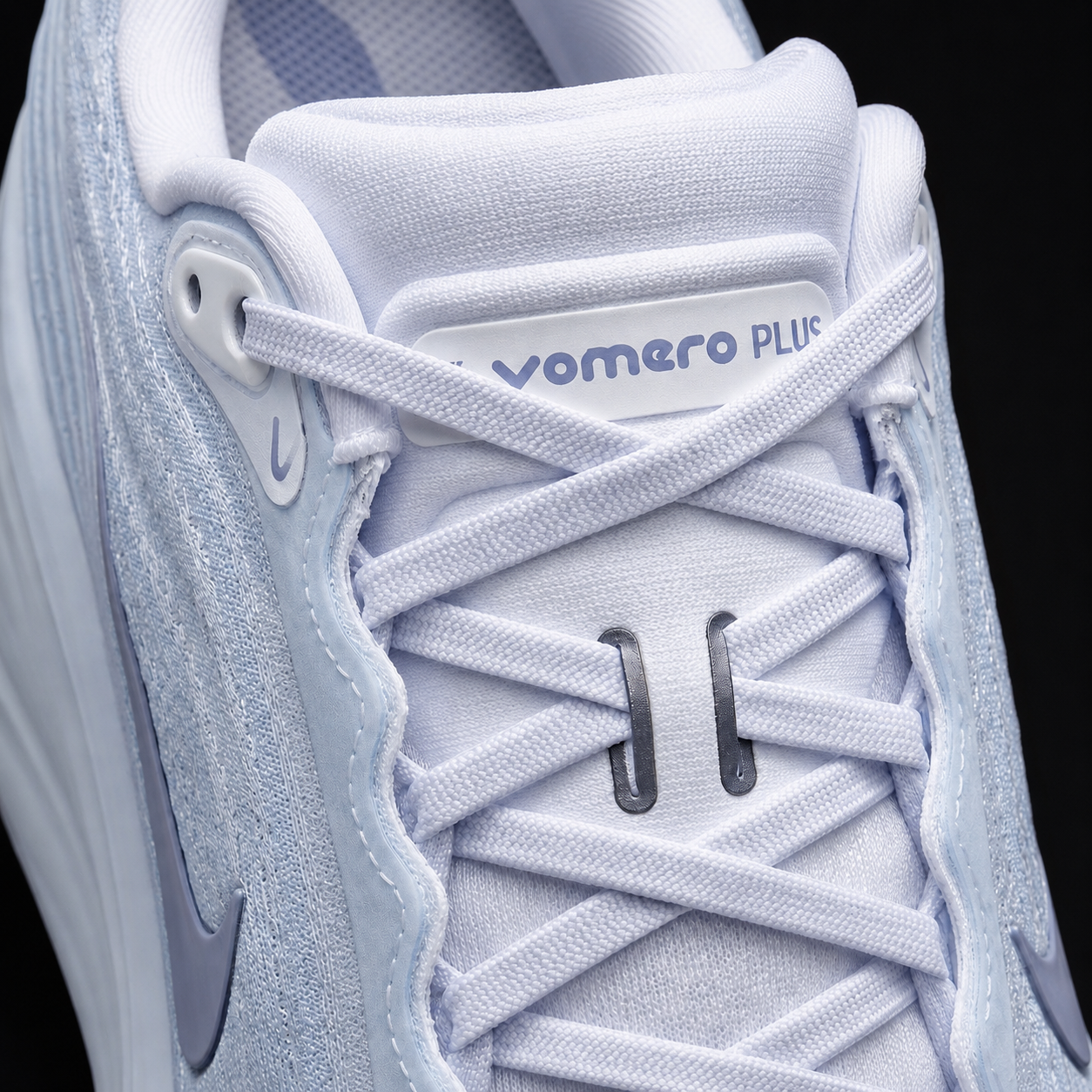 Nike Vomero Plus Football Grey Ashen Slate, detalle de agujetas — Crazy!Duck Hype