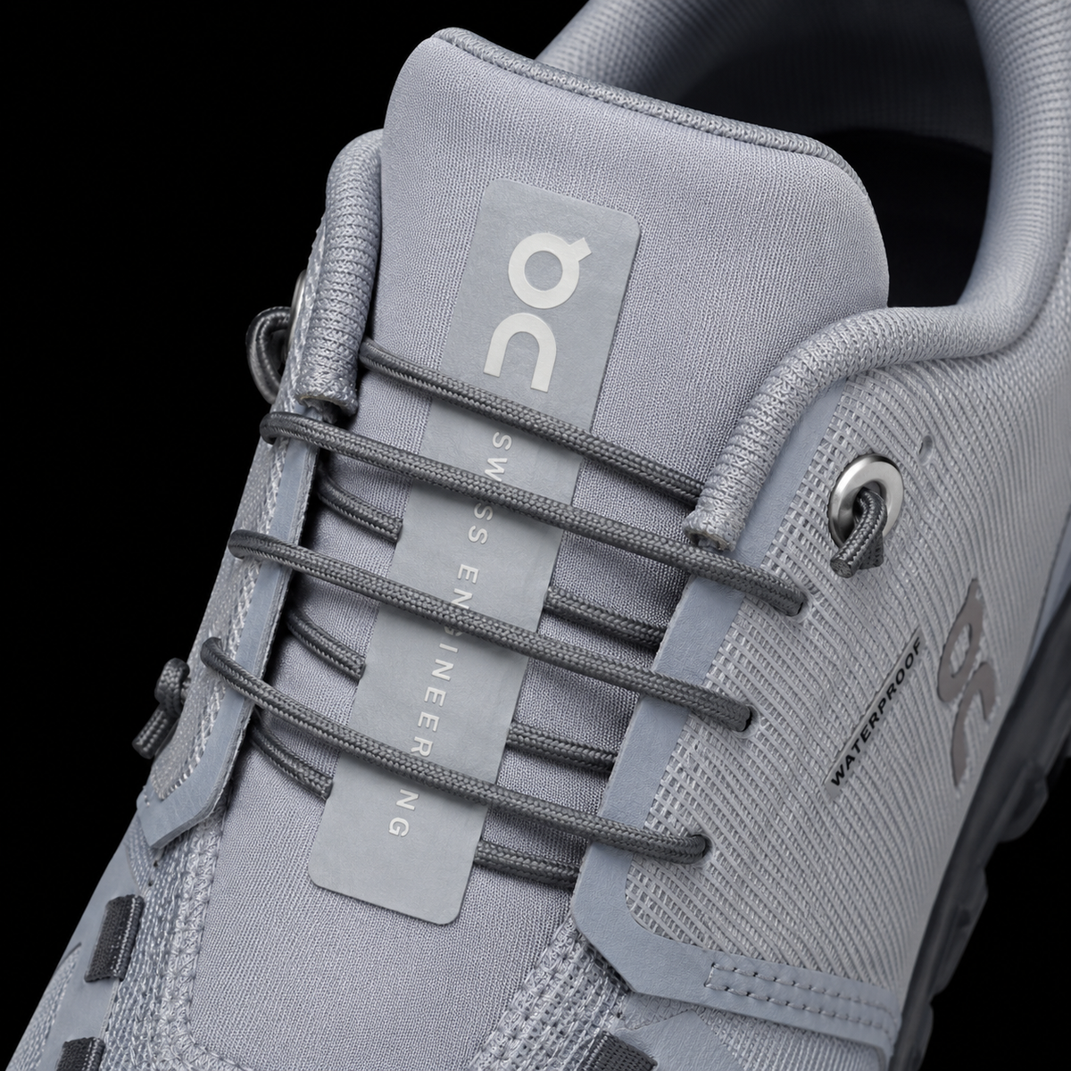 On Cloud 6 Alloy Wolf, detalle de agujetas — Crazy!Duck Hype