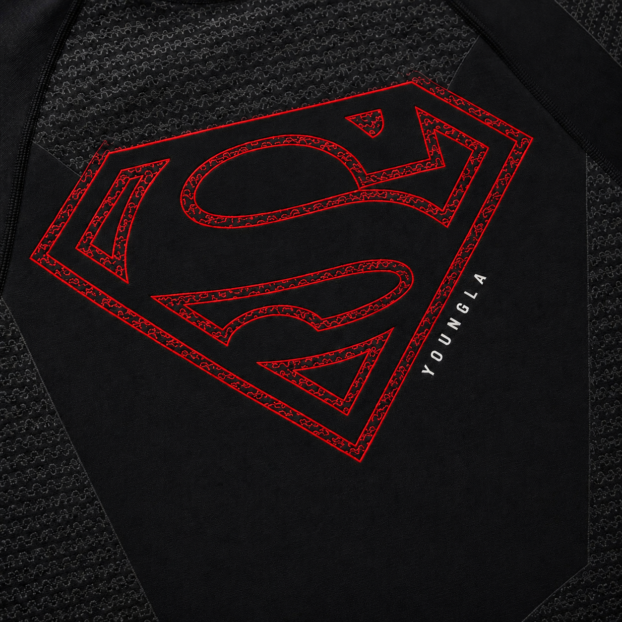 YoungLA 4117 Superman Compression Tees Black/Red, detalle de estampado — Crazy!Duck Hype