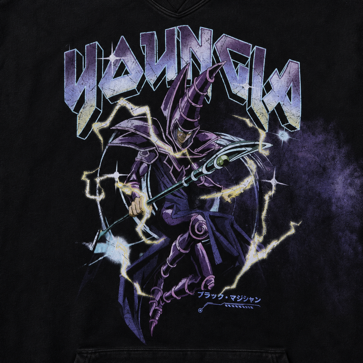 YoungLA 5008 Yu-Hi-Oh! Hoodies Dark Magician, detalle de logo y material — Crazy!Duck Hype