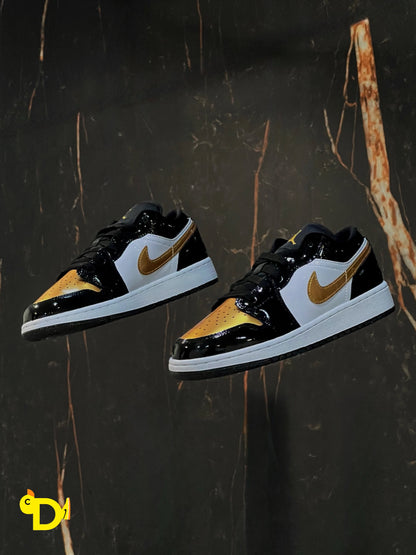 Jordan 1 Low SE "Gold Toe" (GS)