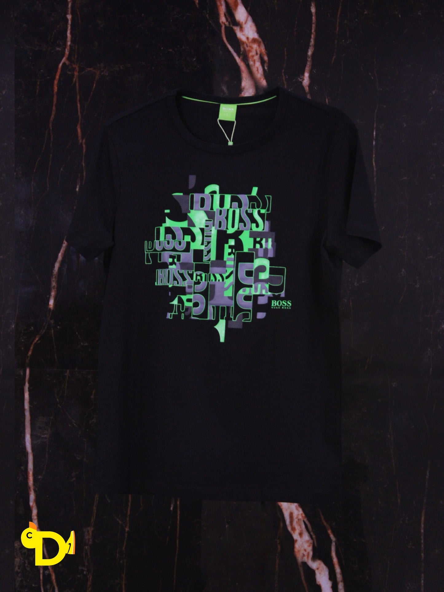 Playera Boss color negro con estampado verde