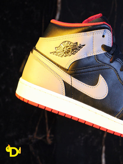 Air Jordan 1 Mid "Black Cement"