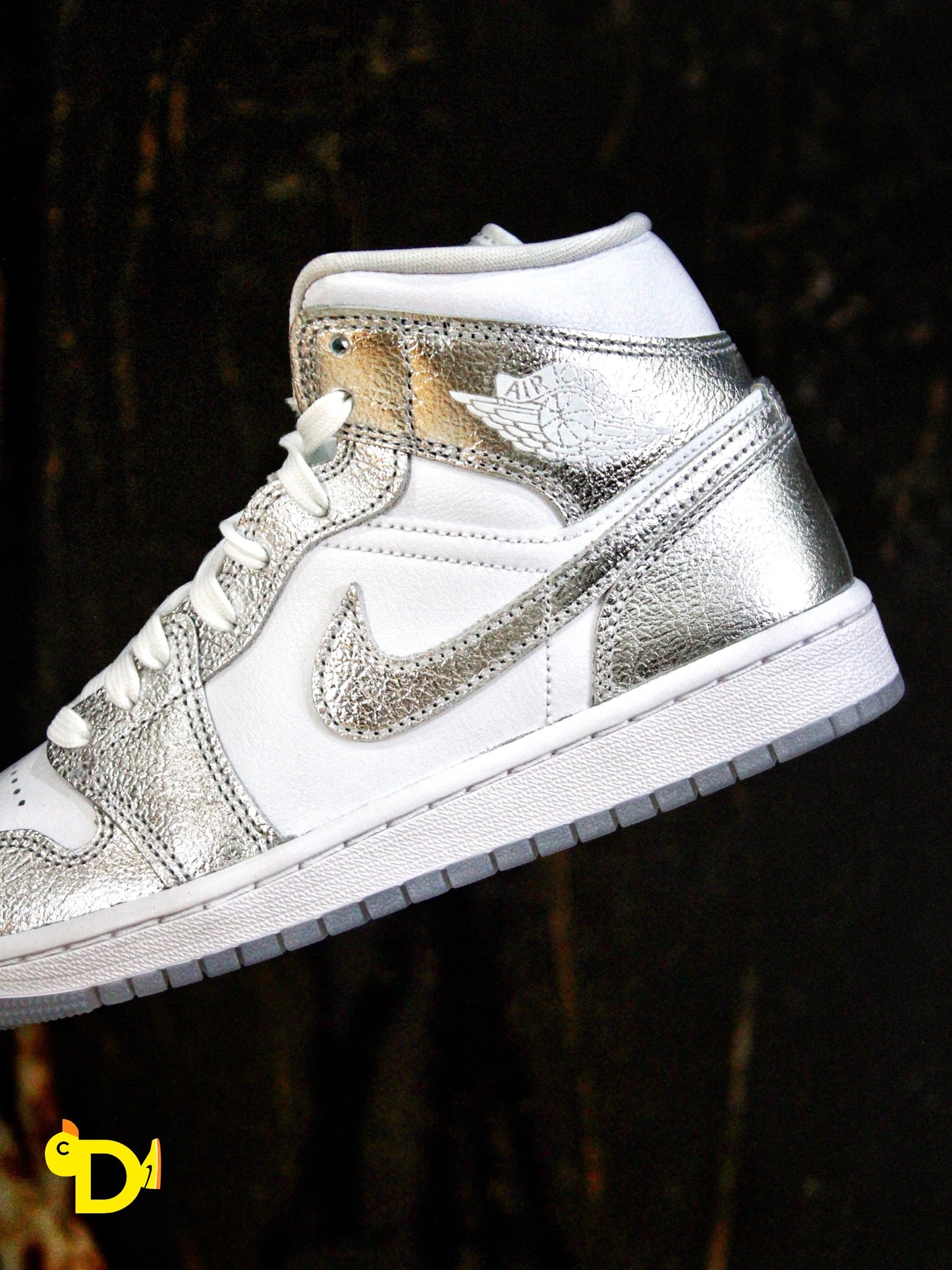 Jordan 1 Mid SE "Metallic Silver"