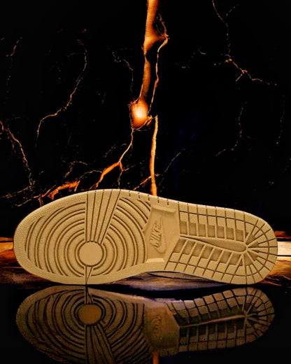 Air Jordan 1 Retro High OG "Metallic Gold"