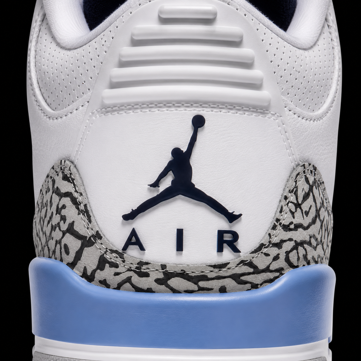 Air Jordan 3 Retro UNC, detalle de logo y material — Crazy!Duck Hype