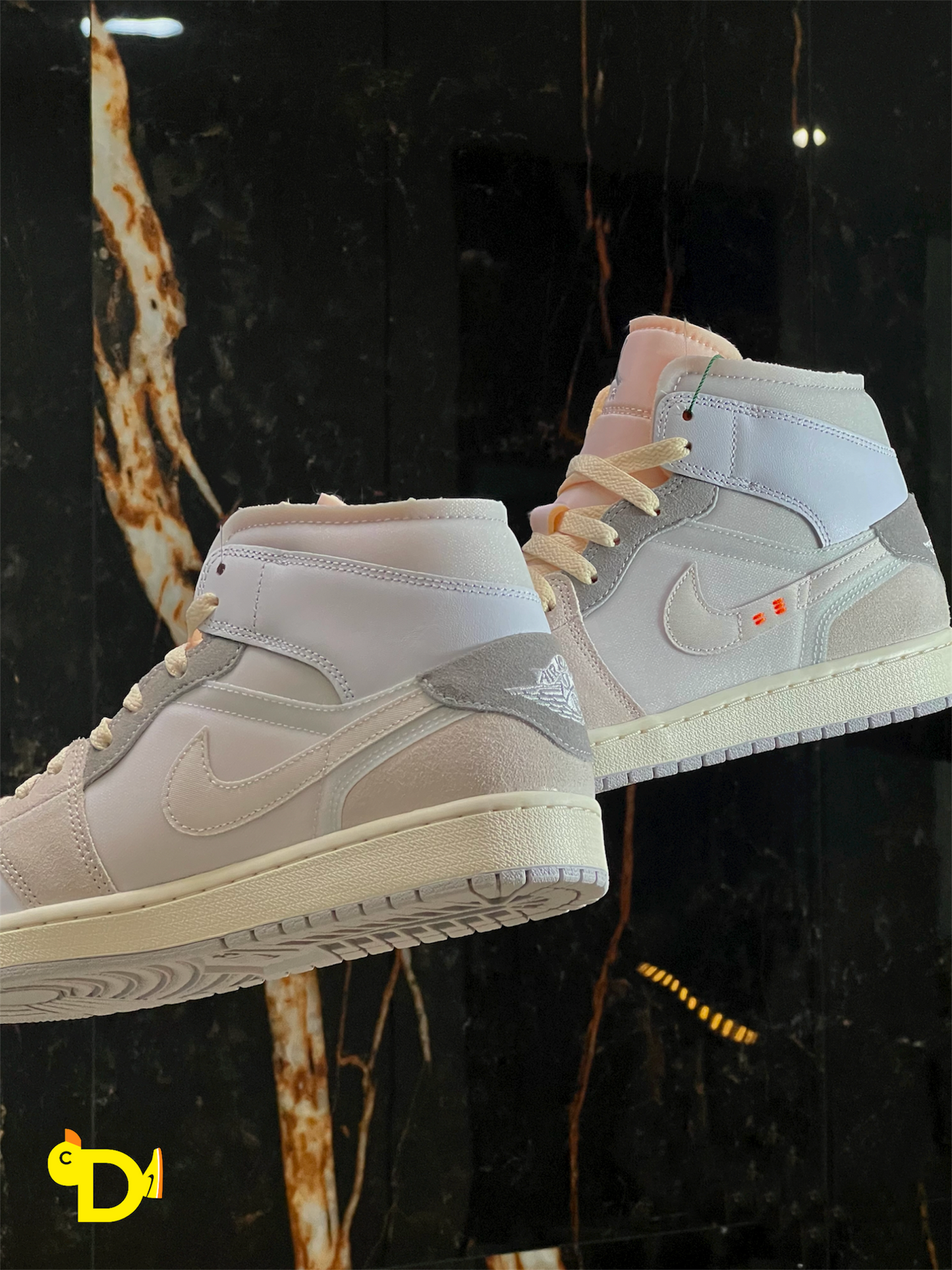 Jordan 1 Mid SE Craft "Inside Out White Grey"