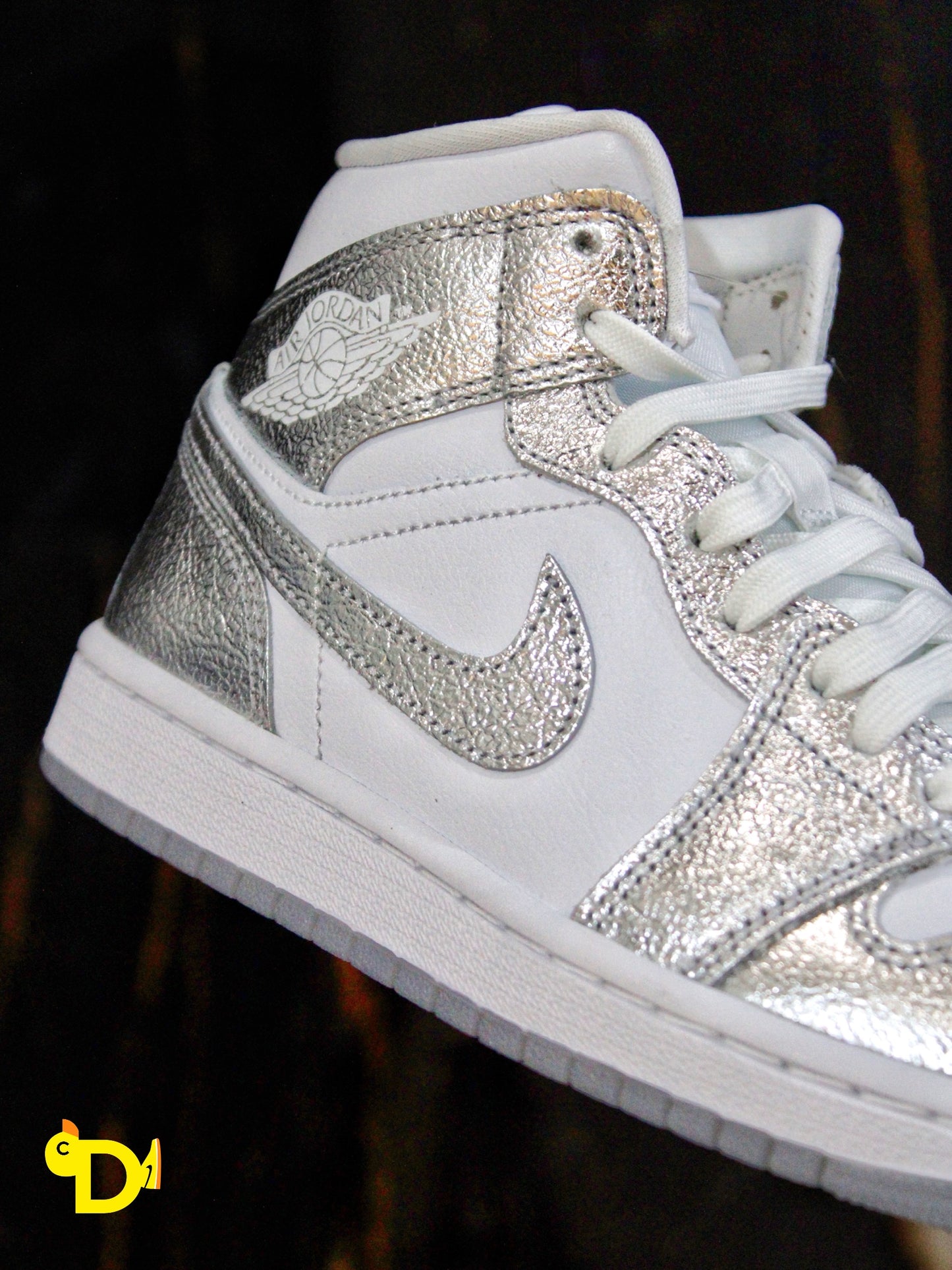 Jordan 1 Mid SE "Metallic Silver"
