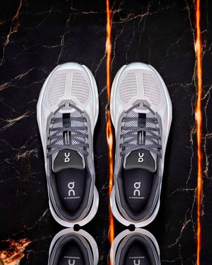 Cloudrunner 2 "Wolf-lvory"