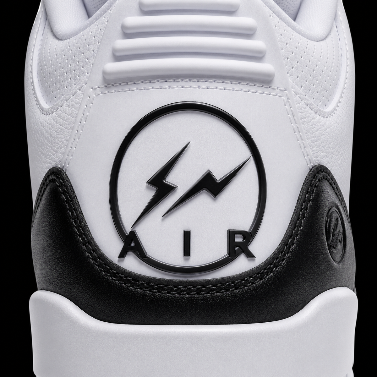 Air Jordan 3 Retro Fragment, detalle de logo y material — Crazy!Duck Hype