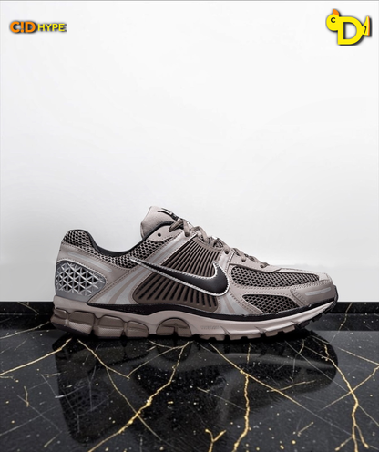 Nike Zoom Vomero 5 "Grey Black Cave Stone"
