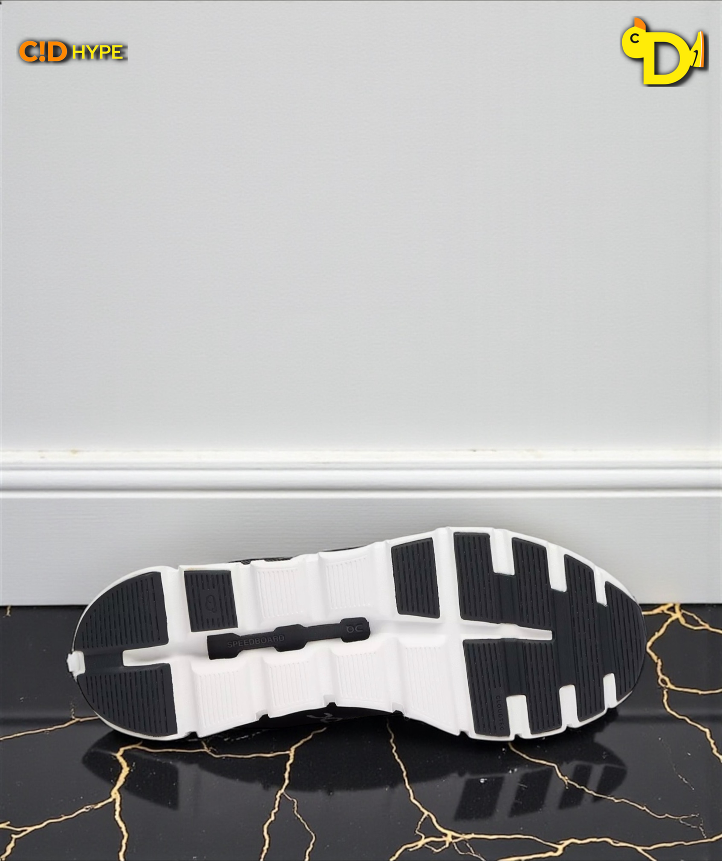 On Cloud 6 "Black/White"