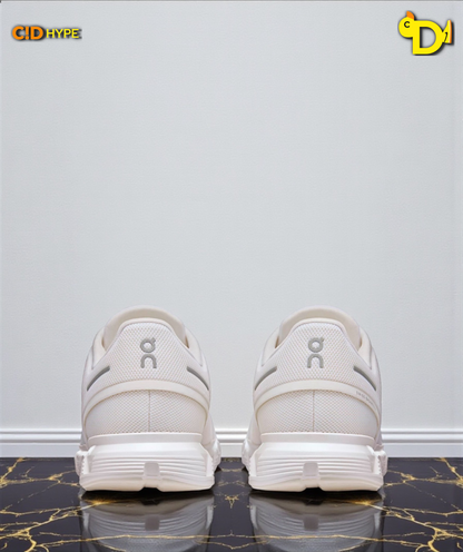 On Cloud 6 "White/White"