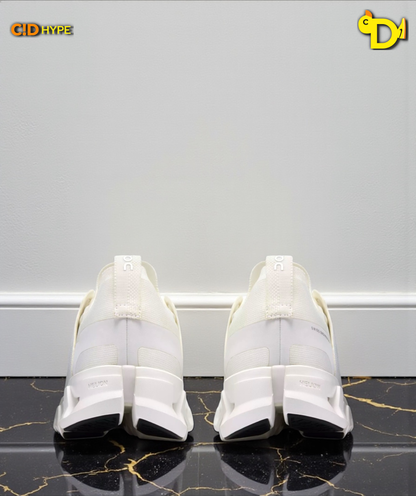 On Cloudswift 4 "White/White"