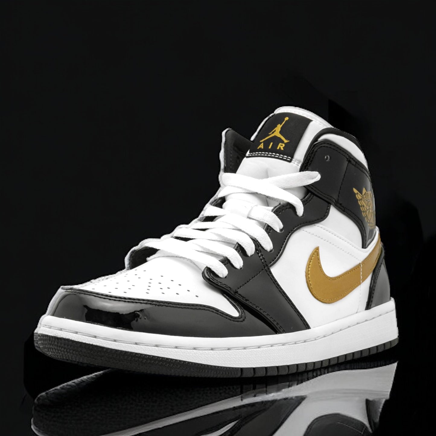 Jordan 1 Mid "Patent Black White Gold" (GS)