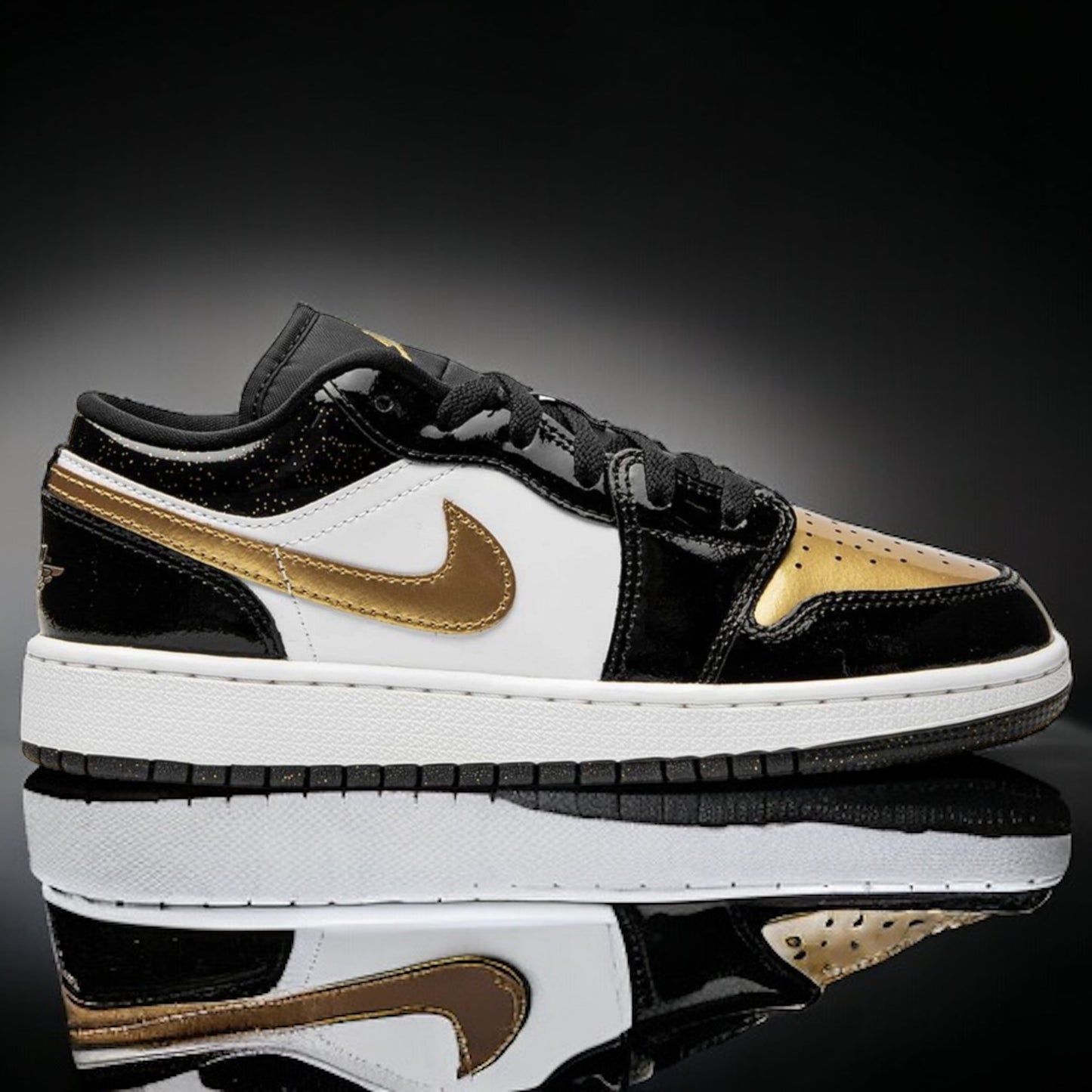 Jordan 1 Low SE "Gold Toe" (GS)