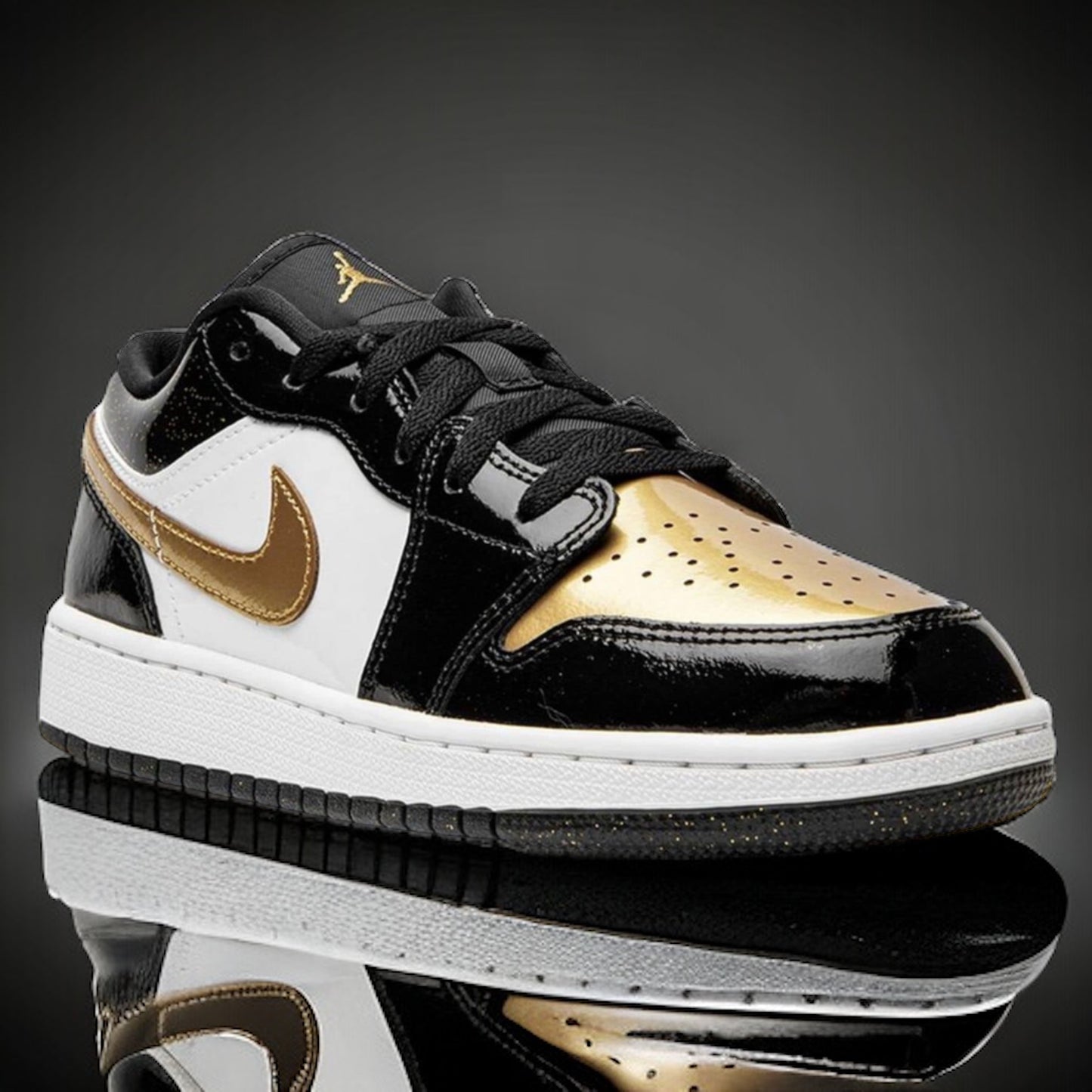 Jordan 1 Low SE "Gold Toe" (GS)