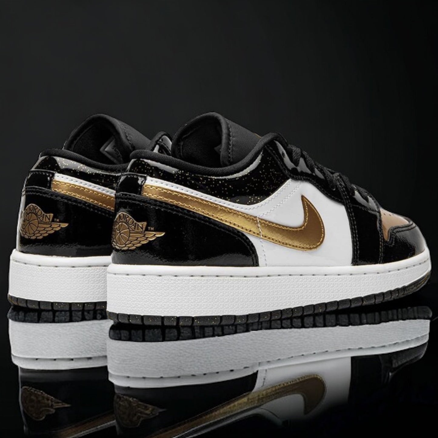 Jordan 1 Low SE "Gold Toe" (GS)