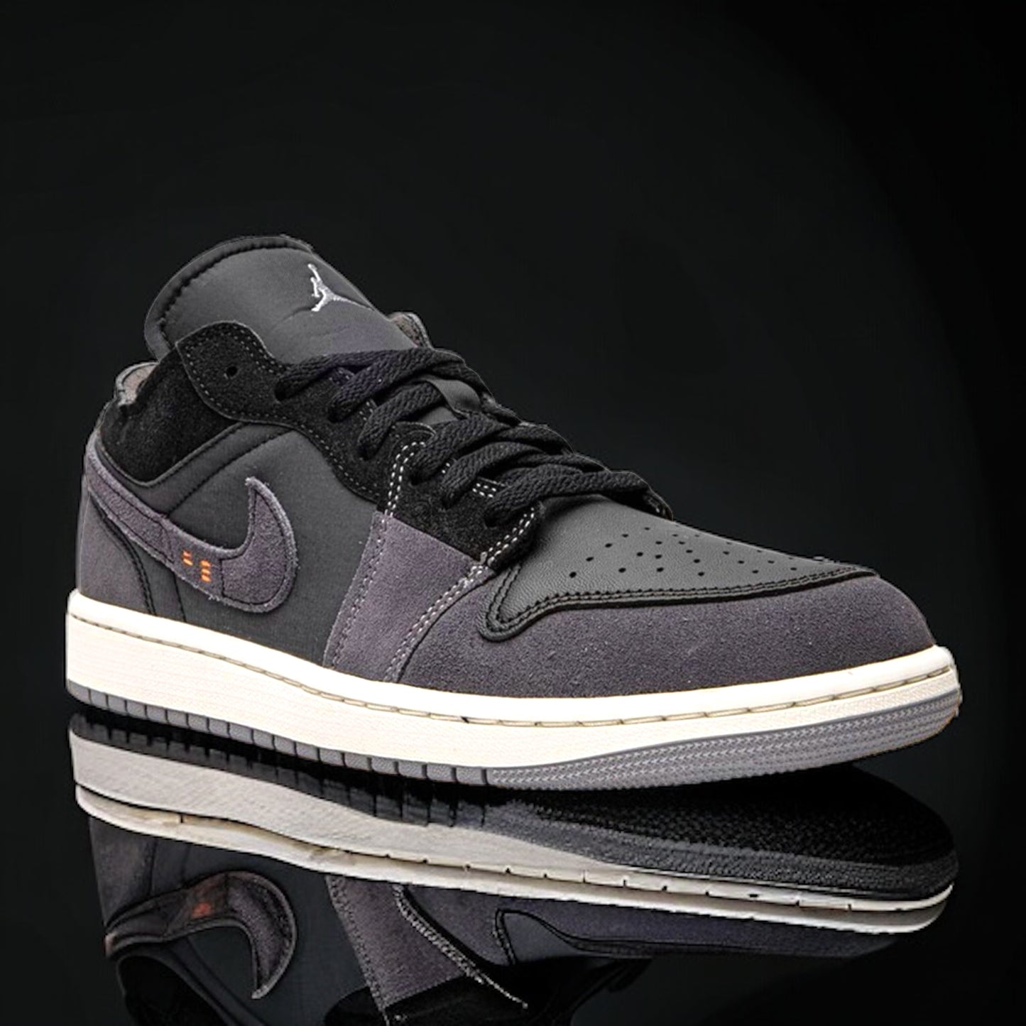 Jordan 1 Low Craft "Inside Out Black"