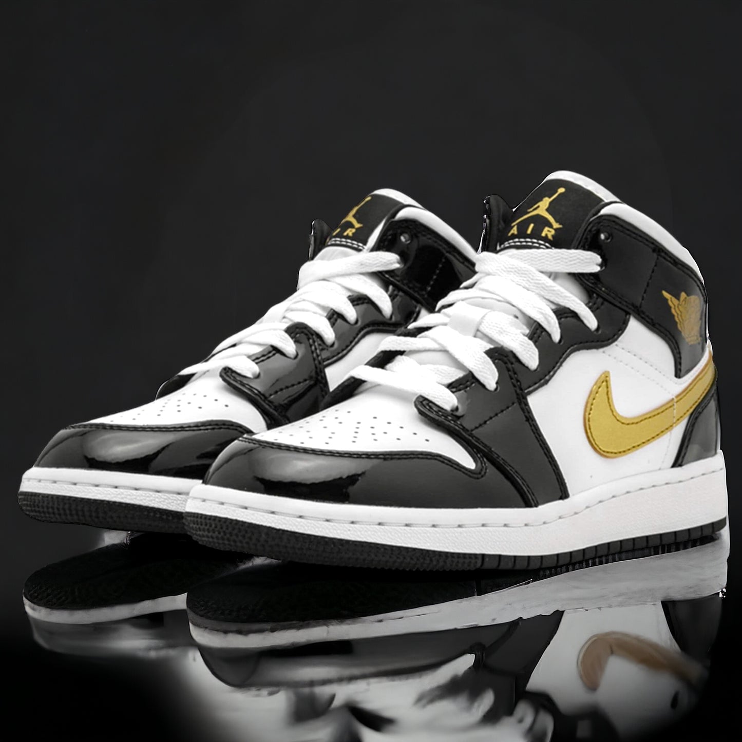 Jordan 1 Mid "Patent Black White Gold" (GS)