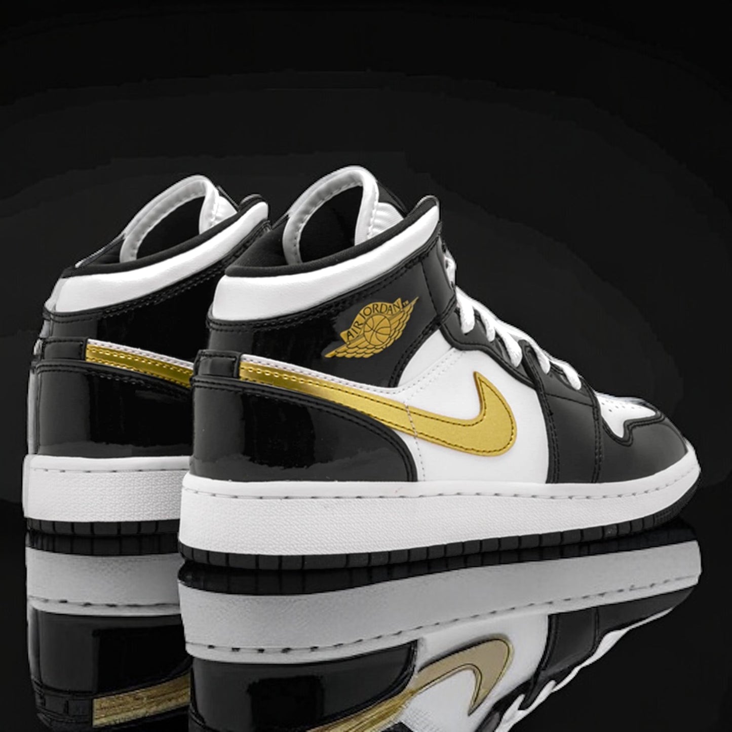 Jordan 1 Mid "Patent Black White Gold" (GS)